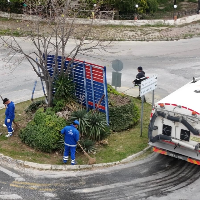Aydın Büyükşehir Belediyesi Kuşadası'nda çalışmalarını sürdürüyor