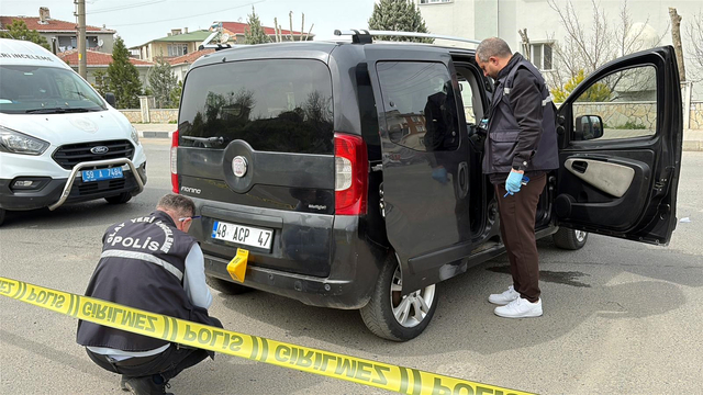 Trafikte 'yol verme' tartışmasında tabancayla vuruldu