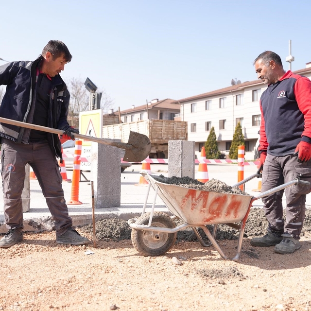 Emniyet kavşağı yenileniyor
İstanbul Caddesi'nde dönel kavşak çalışma