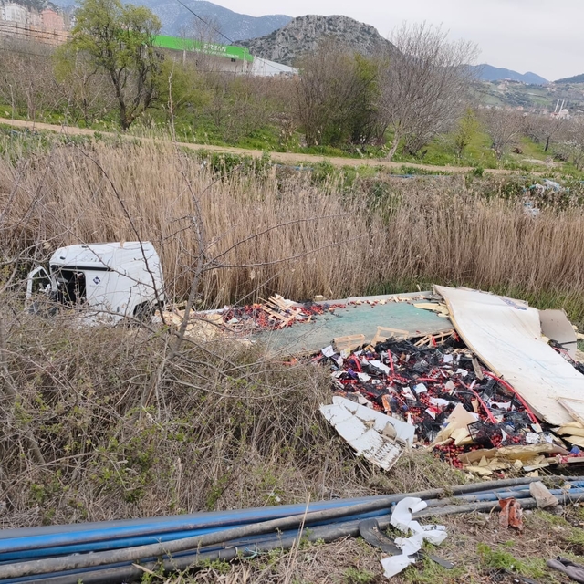 Isparta'da Kovada kanalına devrilen çekicinin sürücüsü yaralandı