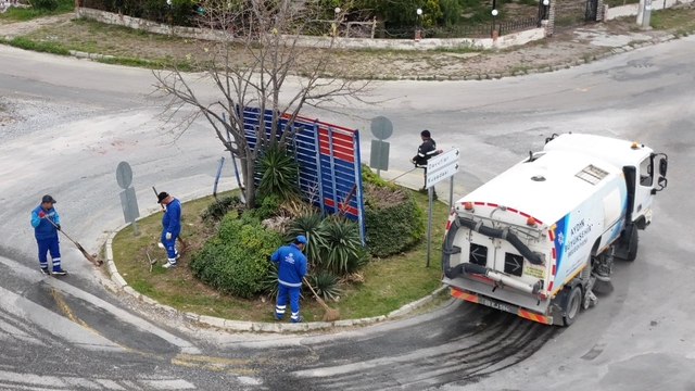 Aydın Büyükşehir Belediyesi Kuşadası'nda çalışmalarını sürdürüyor