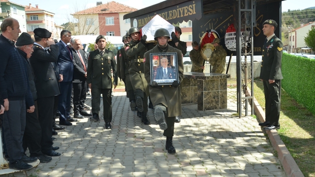 Kıbrıs gazisi, askeri törenle son yolculuğuna uğurlandı