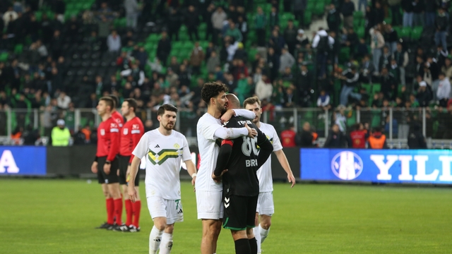 6 sezonda 16 teknik adam, 5 başkan: 15 senelik Sakaryaspor serüveni
Süper Lig'in kapısından dönmüştü, şimdi 2. Lig'e geriledi