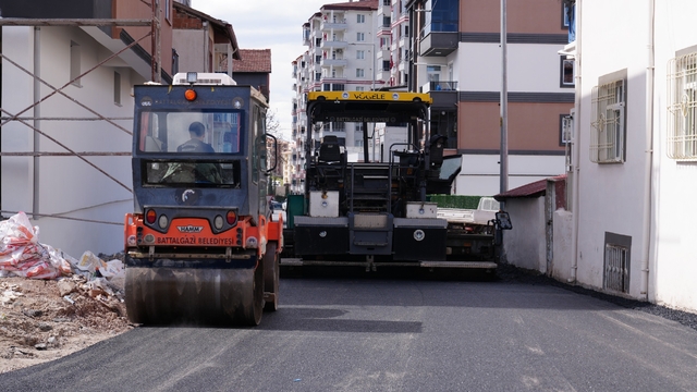 Battalgazi'de asfalt çalışmaları sürüyor