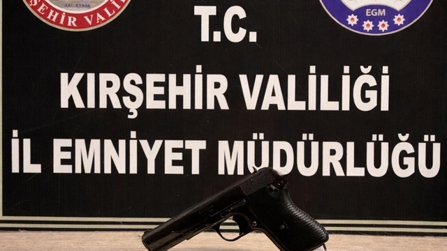 Kırşehir'de polis ruhsatsız silah ele geçirdi