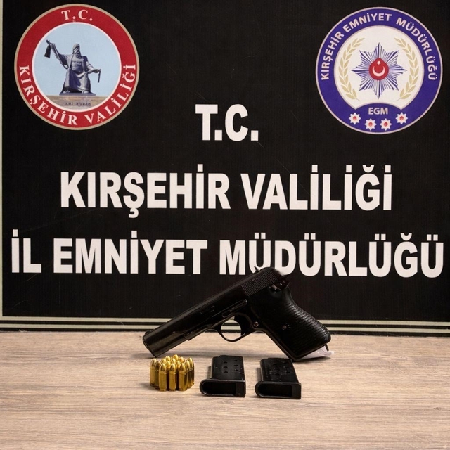 Kırşehir'de polis ruhsatsız silah ele geçirdi
