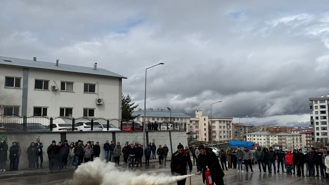 Hazırlıklar sahada test edildi
Aras EDAŞ'tan deprem ve yangın tatbikatı