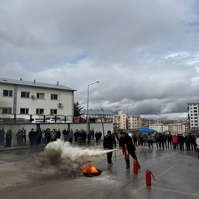 Hazırlıklar sahada test edildi
Aras EDAŞ'tan deprem ve yangın tatbikatı