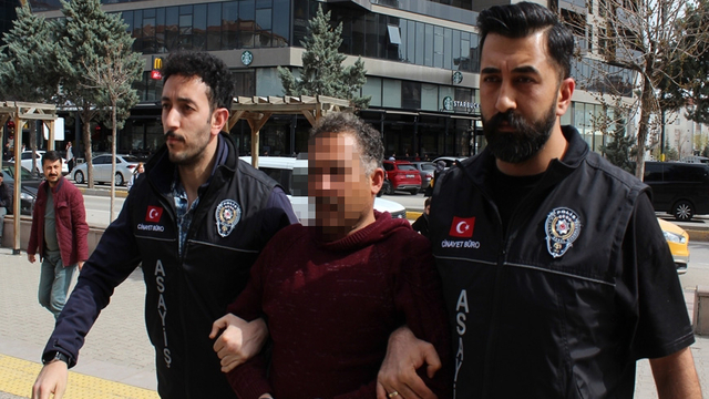 Evin kapısına 24 el ateş etti, eski kayınpederini öldürdü (2)