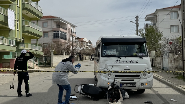 Karaman'da minibüsle çarpışan elektrikli motosikletteki 2 çocuk ağır yaralandı