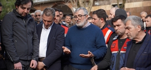 Fadıl Akgündüz, annesinin cenazesine jandarma nezaretinde katıldı