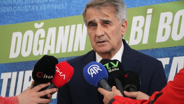 Şenol Güneş: "Milli takımın çeyrek finale kadar rahat gelebilecek bir görüntüsü var"
Teknik Direktör Şenol Güneş:
Şenol Güneş: "Kimse hiçbir hakeme inanmıyor"
