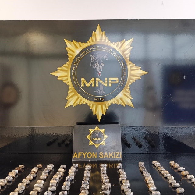 Otobüsündeki yolcunun midesinden 804 gram afyon sakızı çıktı