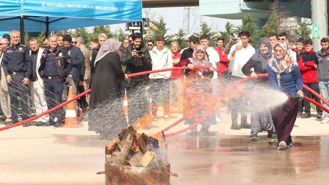 Kırsalda yangına ilk müdahale kadınlardan