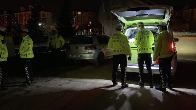 Vatandaşların ihbarı üzerine yakalandı: Abartı egzozlu araç trafikten menedildi