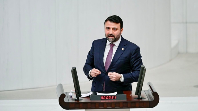 Şahin: "Bizler seçimle iktidara geldik"
"Bakan yardımcıları siyasi iradenin politikalarını hayata geçirmek için vardır"