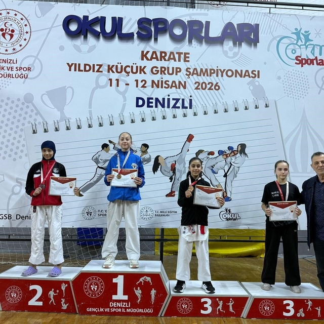 Manisalı karateciler Denizli'de fırtına gibi esti