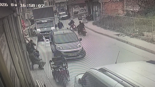 Edirne'de iki motosikletin çarpıştığı kaza kamerada: 1 yaralı