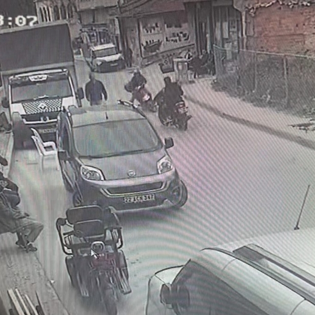 Edirne'de iki motosikletin çarpıştığı kaza kamerada: 1 yaralı