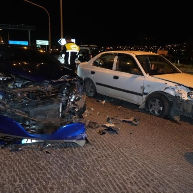 Kırmızı ışık ihlali yapan sürücü otomobile çarptı: 1 yaralı