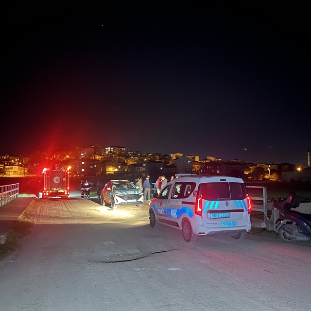 Tekirdağ'da otomobil dereye uçtu