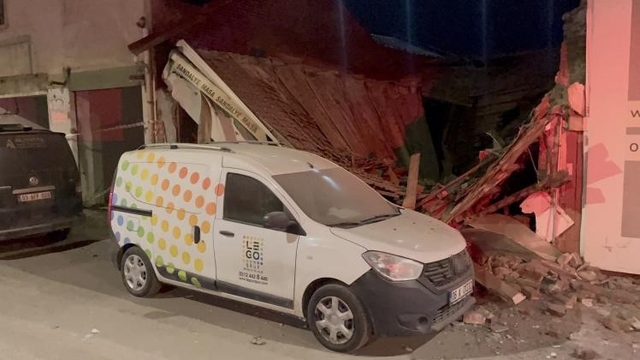 Eskişehir'de metruk iş yeri yıkıldı, şans eseri yaralanan olmadı