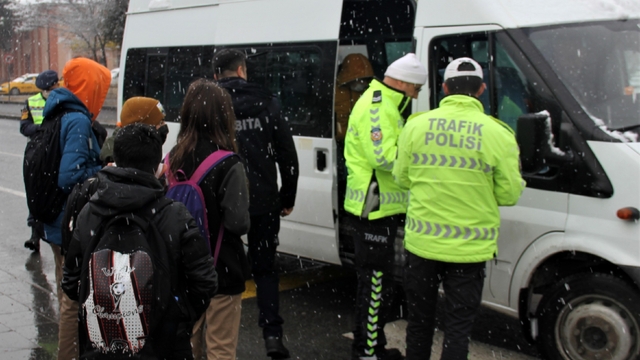 Erzincan'da veliler tepkili: Servis ücretlerine zam
