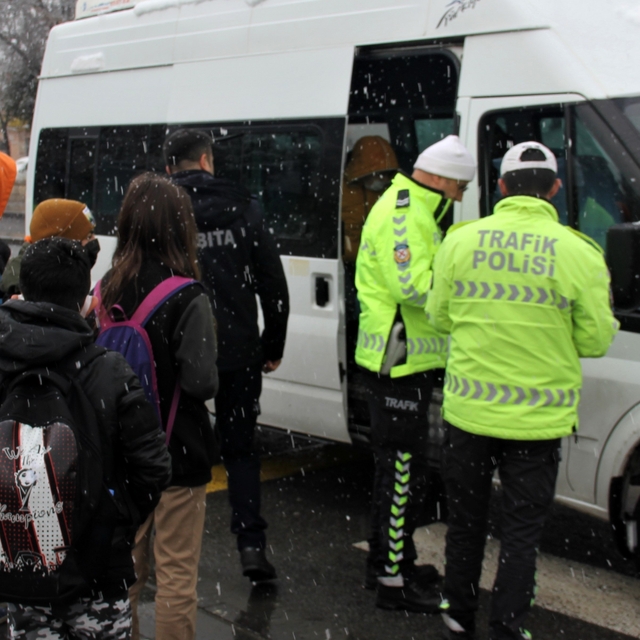 Erzincan'da veliler tepkili: Servis ücretlerine zam