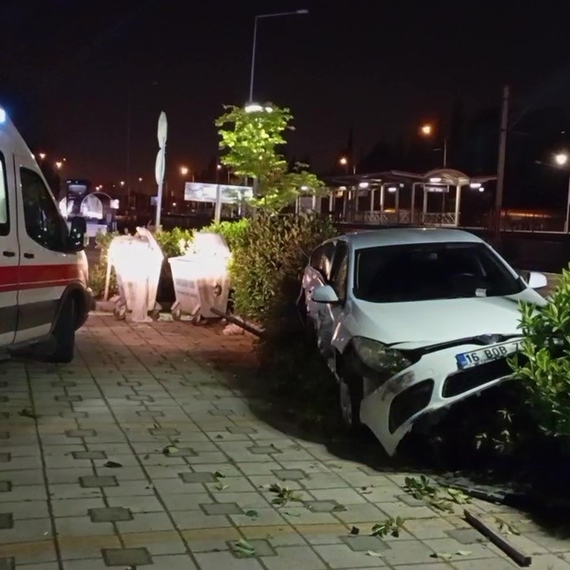 Alkollü sürücü kazaya neden oldu, araçlar hurdaya döndü