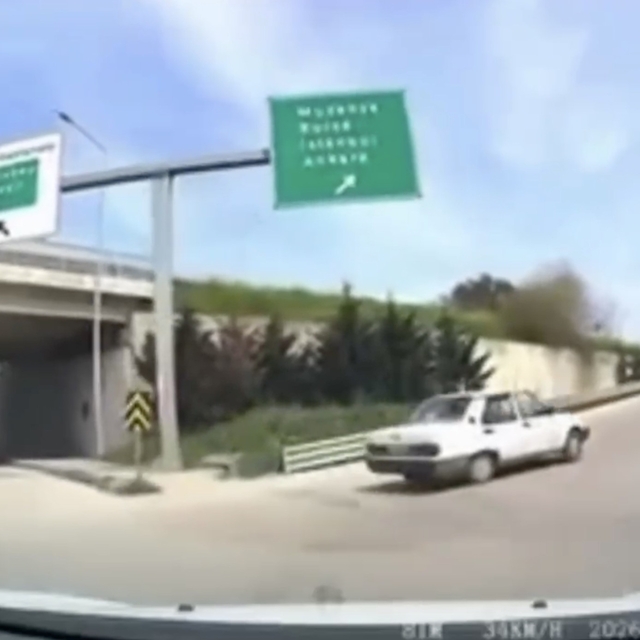 Bursa'da ters yönden giren sürücü kamerada