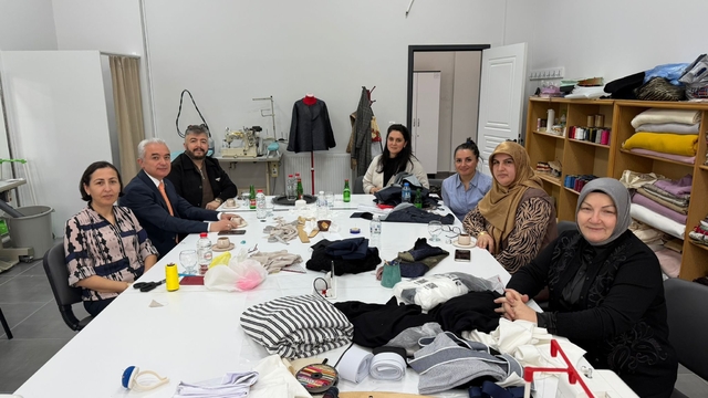 Kırklareli Valisi Turan, Umutlu Kadınlar Sosyal Girişimcilik ve Yaşam Merkezini ziyaret etti