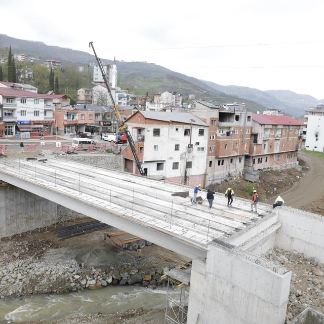 Dörtyol-Akpınar-Erikli ulaşım bağlantısını güçlendiren köprüde sona gelindi