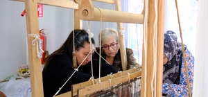 Antakya Belediyesi'nin açtığı ipek el dokumacılığı kursu ilgi görüyor
