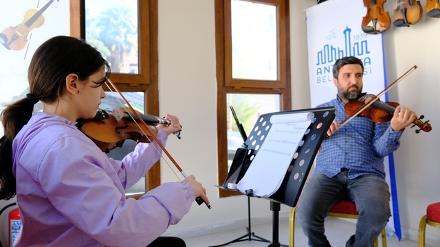 Antakya Belediyesi'nden ücretsiz keman kursu