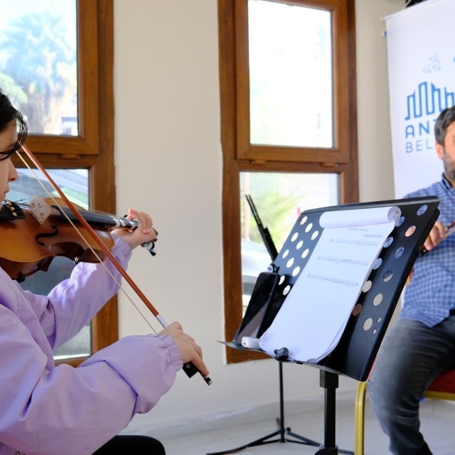Antakya Belediyesi'nden ücretsiz keman kursu