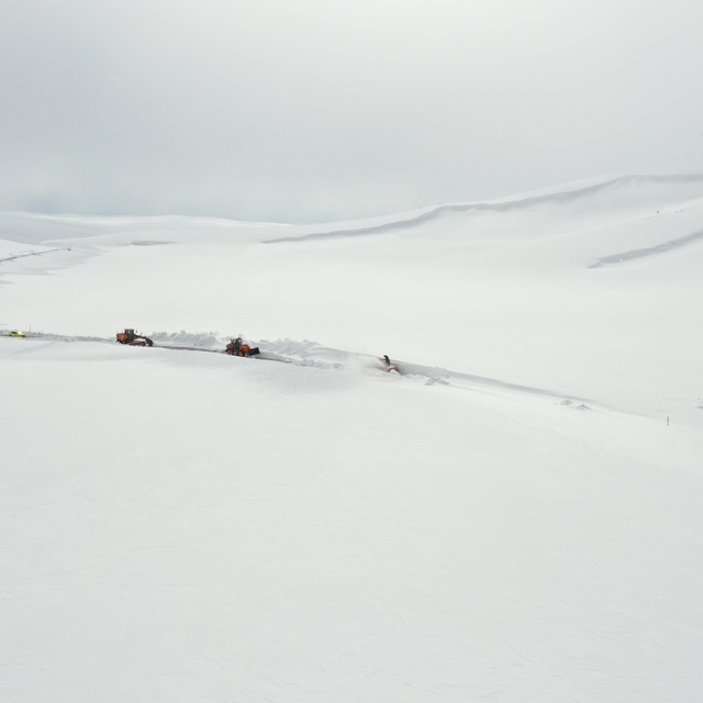 Ağrı'da ekipler nisan ortasında yoğun karla mücadele çalışması yürütüyor