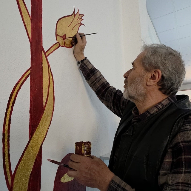 Kütahyalı imam görev yaptığı camileri hat ve nakkaş sanatı ile süslüyor