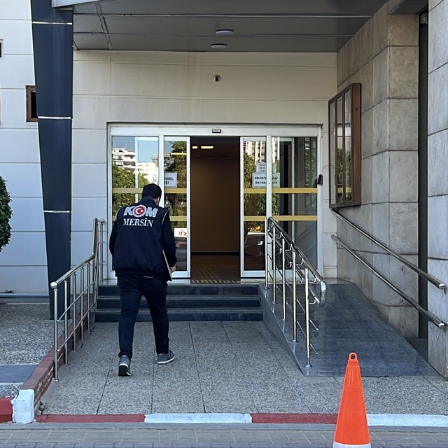 Yenişehir Belediyesindeki yolsuzluk operasyonu: Biri başkan yardımcısı 12 t...