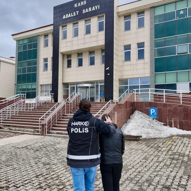 Kars'ta torbacılara operasyon: Uyuşturucu satıcısı tutuklandı