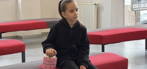 Kavanozda biriken iyilik; 9 yaşındaki Berra harçlıklarını şehit ailelerine...