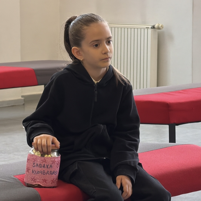 Kavanozda biriken iyilik; 9 yaşındaki Berra harçlıklarını şehit ailelerine...