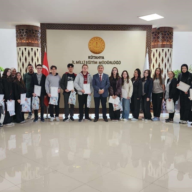 Kütahya'nın başarılı öğrenciler ödüllendirildi