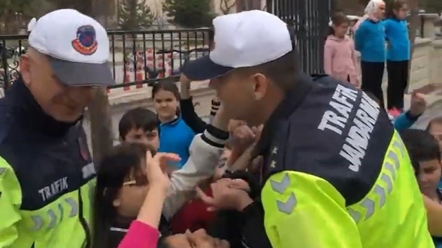 Erzincan'da öğrencilere trafik farkındalık eğitimi