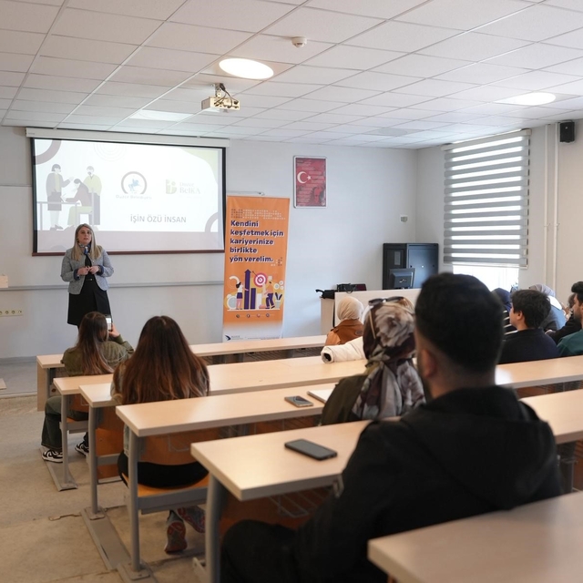 İş başvurularında kritik eşik: "Sadece 6 saniyeniz var"
Üniversitelilere ka...