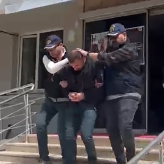 İzmir'de 10 ayrı suçtan aranan firari hükümlü operasyonla yakalandı