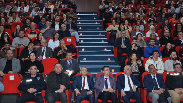 Aksoy: "Su kaynakları korunmalı ve verimli kullanılması için tedbir alınmalı"
Tekirdağ'da Su Verimliliği Belgeleri için bilgilendirme toplantısı düzenlendi