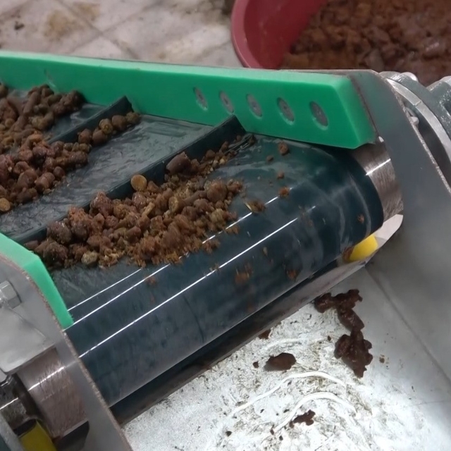 Yozgat'ta günlük bin 500 kilogram kapasiteli mama üretim tesisi faaliyete g...