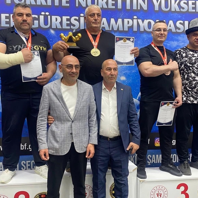 Bayburtlu sporcular Yalova'dan 2 şampiyonlukla döndü