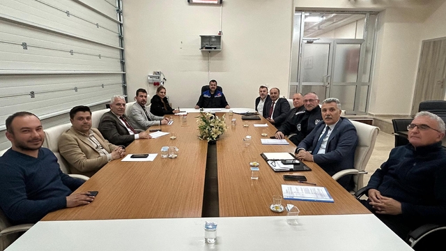 Suşehri Belediye Başkanı Ahmet Ayhan Kayaoğlu, birim müdürleriyle  bir araya geldi