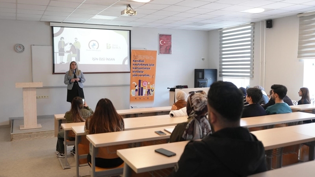 İş başvurularında kritik eşik: "Sadece 6 saniyeniz var"
Üniversitelilere kariyer tüyosu